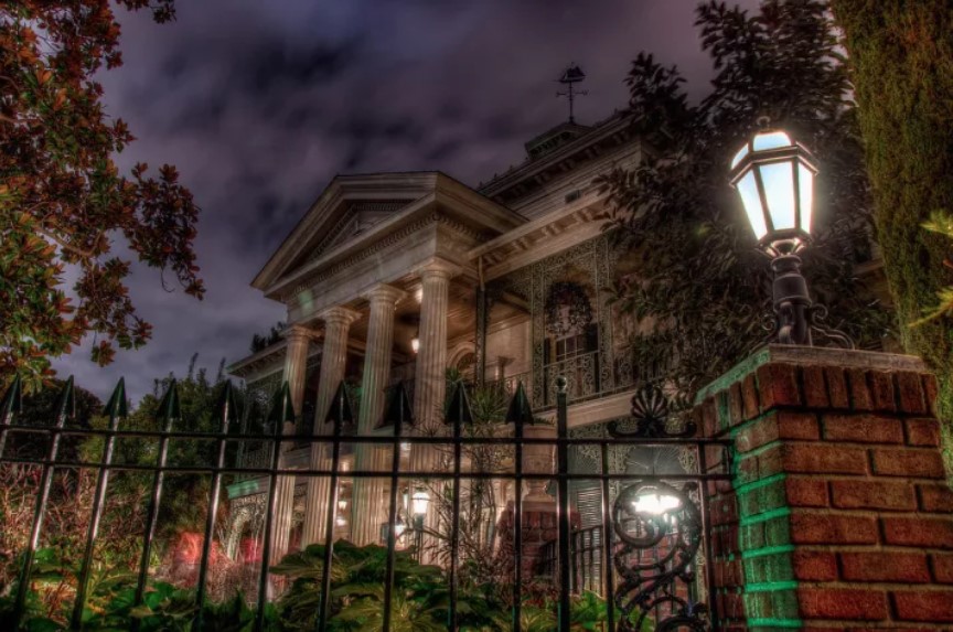 People Tend To Spread The Ashes Of Their Loved Ones On Disney Grounds