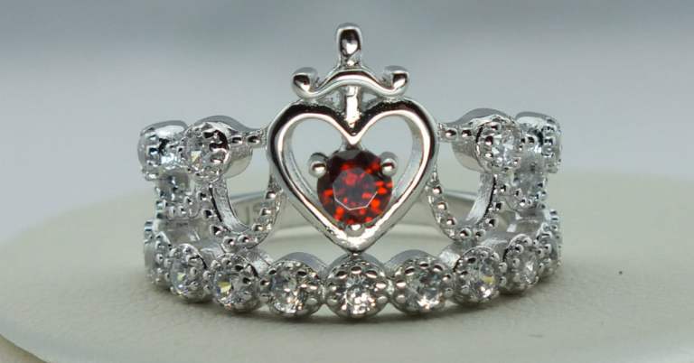 Ring Perfectly Captures The Struggle Snow White